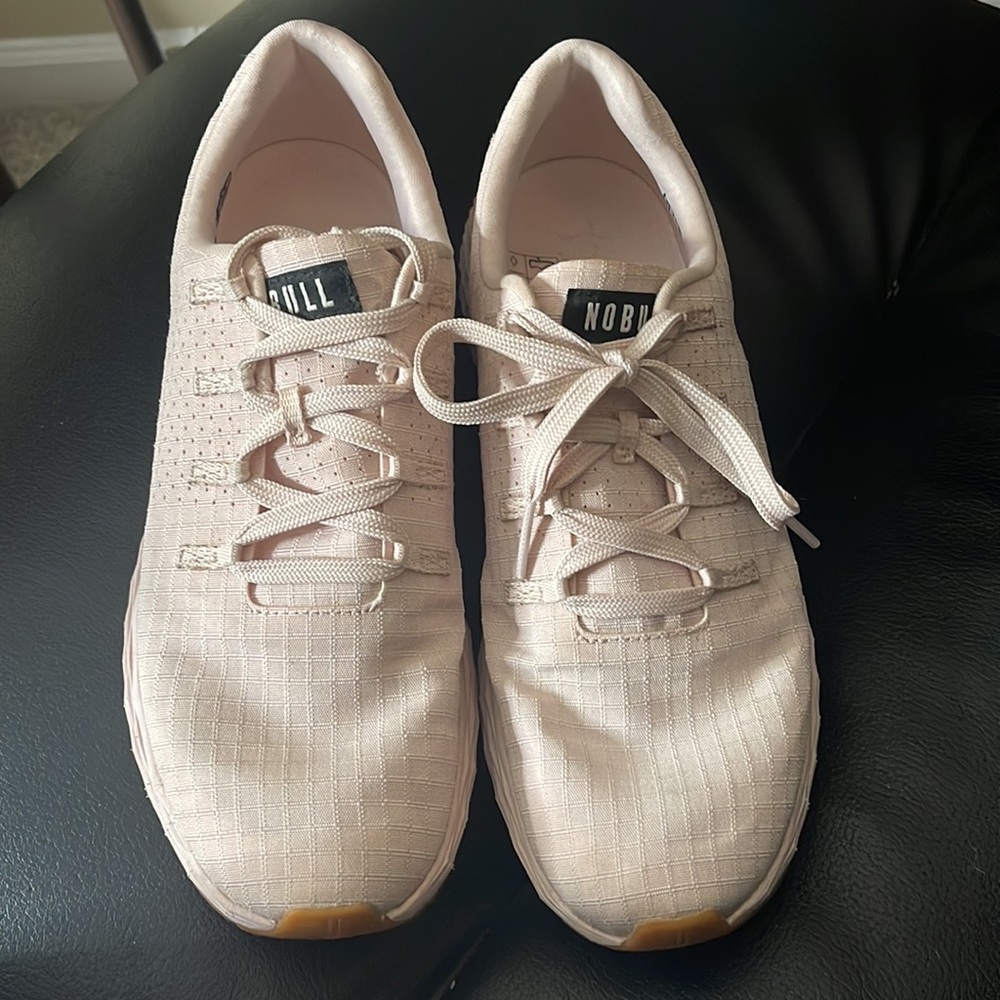 Woman’s Blush NOBULL runner